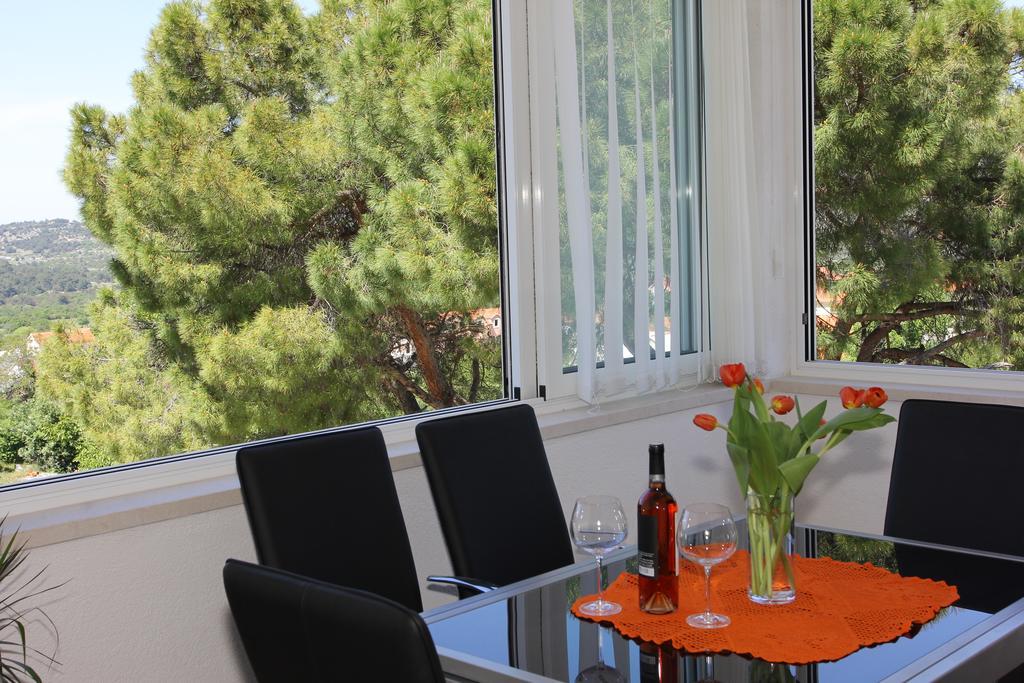 Holiday House Pine Tree Nerezisca エクステリア 写真